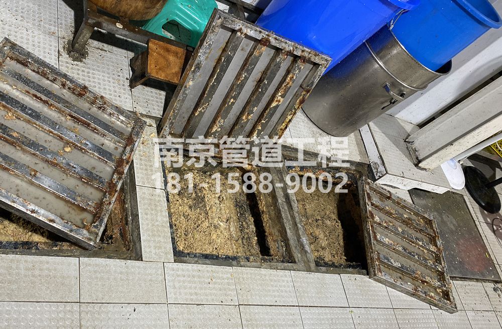 278甘家巷城管中队食堂隔油池清理